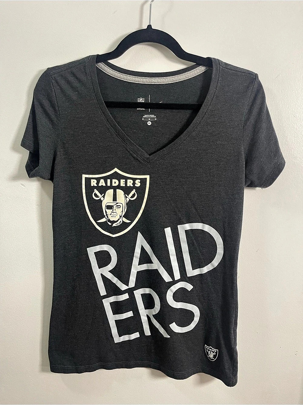 Nike Raiders NFL Graphic V Neck Tee Medium